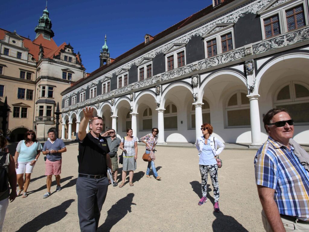 DRESDEN INFORMATION GMBH